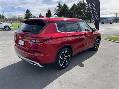 2022 Mitsubishi Outlander - Thumbnail