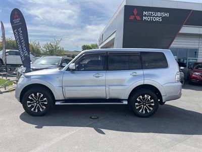 2012 Mitsubishi Pajero - Thumbnail