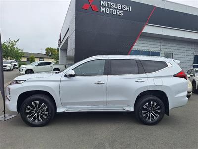 2023 Mitsubishi Pajero Sport - Thumbnail