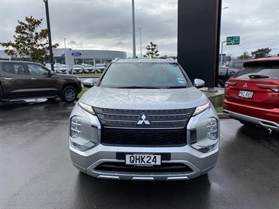 2023 Mitsubishi Outlander - Thumbnail