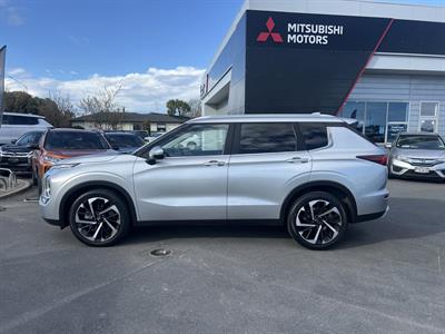 2022 Mitsubishi Outlander - Thumbnail