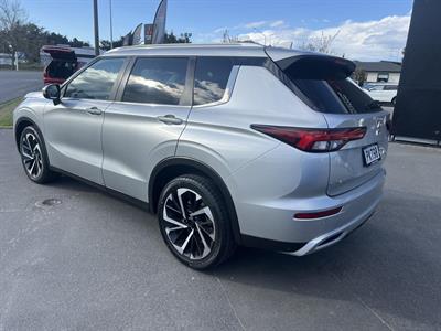 2022 Mitsubishi Outlander - Thumbnail