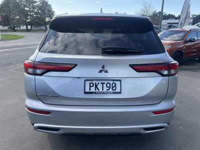 2022 Mitsubishi Outlander - Thumbnail