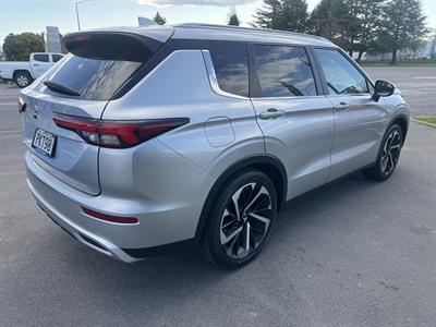 2022 Mitsubishi Outlander - Thumbnail