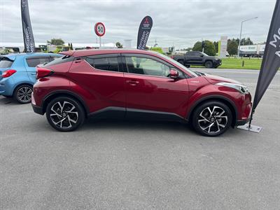 2017 Toyota C-HR - Thumbnail