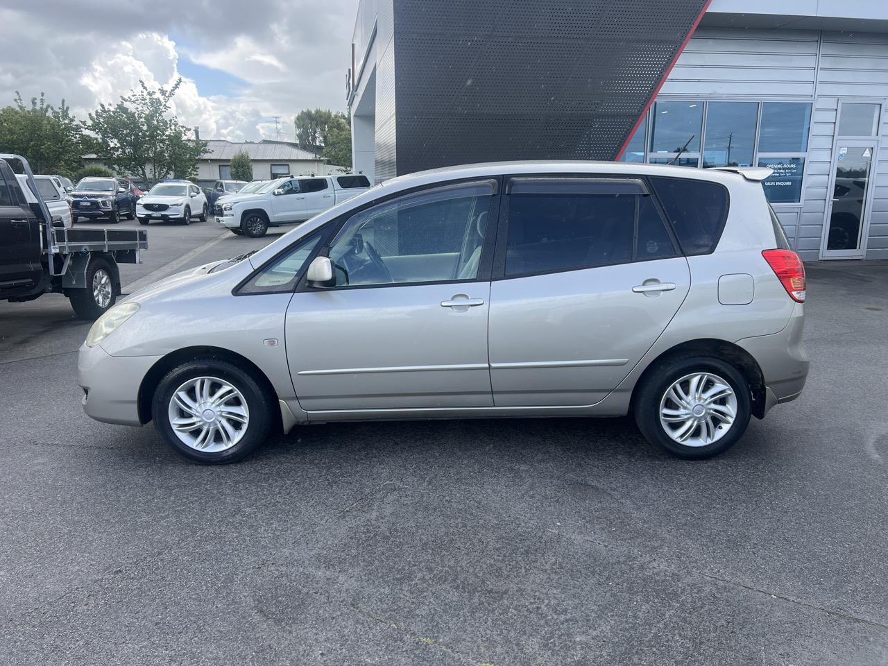 2004 Toyota Spacio