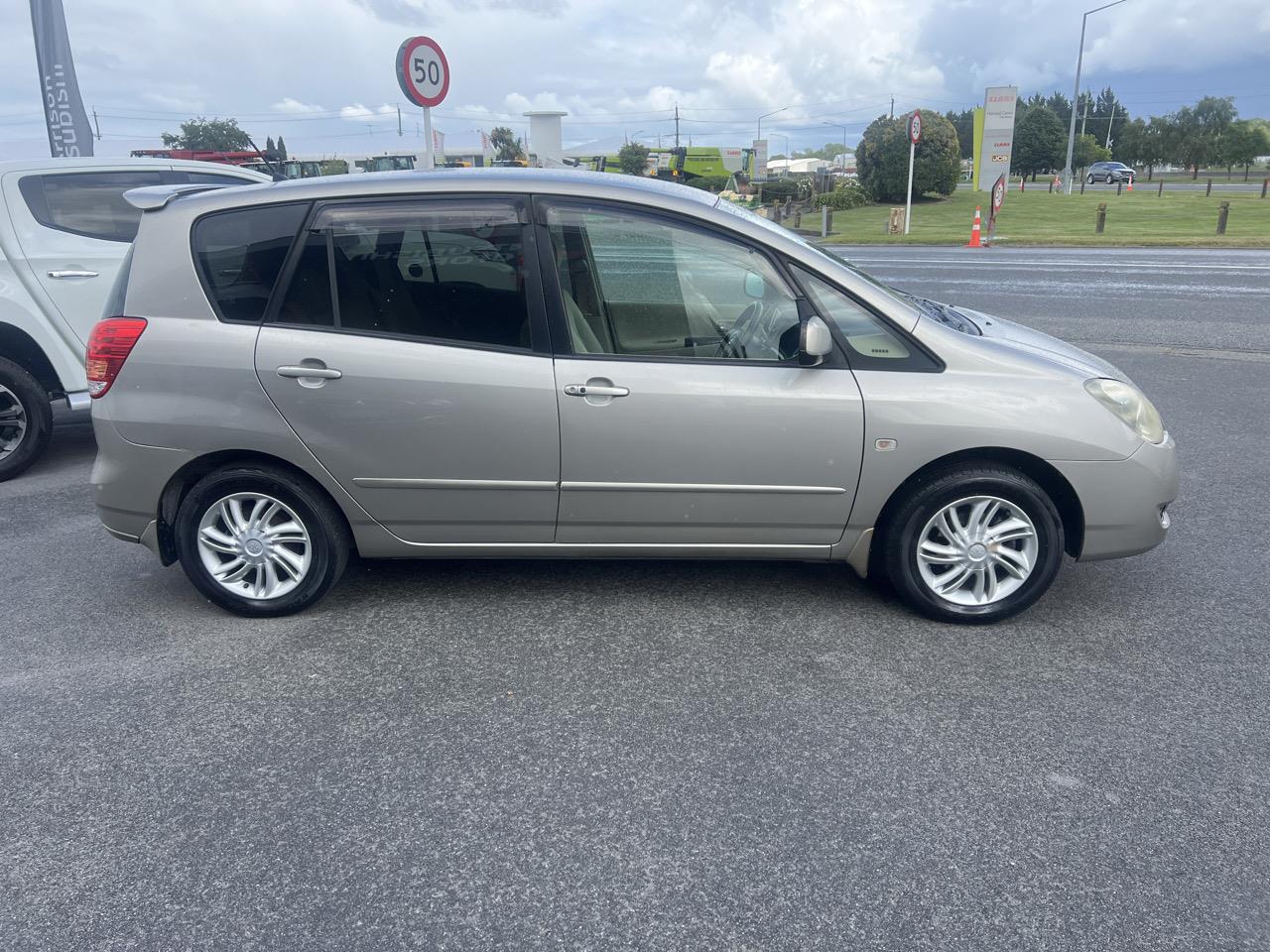 2004 Toyota Spacio