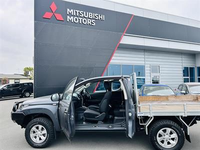 2022 Mitsubishi TRITON - Thumbnail