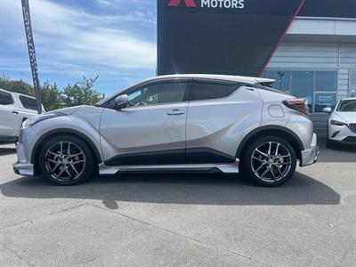 2017 Toyota C-HR - Thumbnail