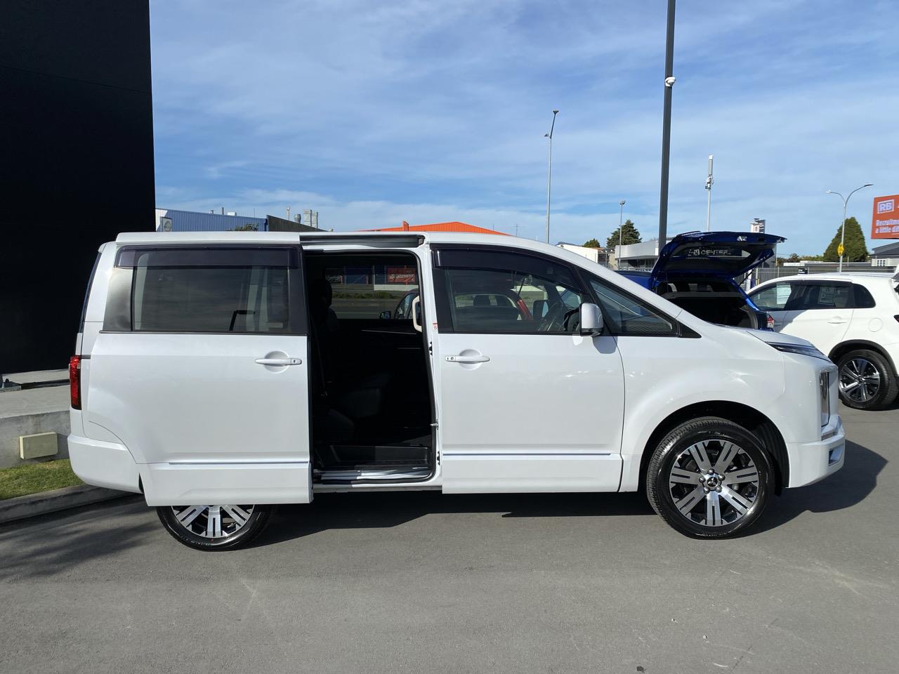 2022 Mitsubishi DELICA