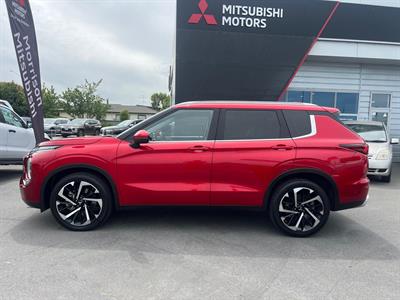 2023 Mitsubishi Outlander - Thumbnail