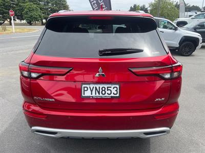 2023 Mitsubishi Outlander - Thumbnail