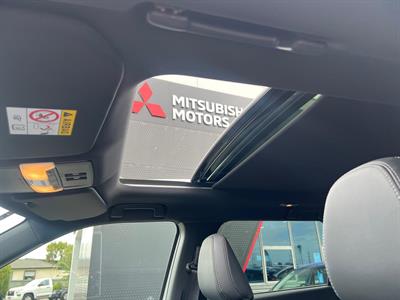 2025 Mitsubishi Outlander - Thumbnail